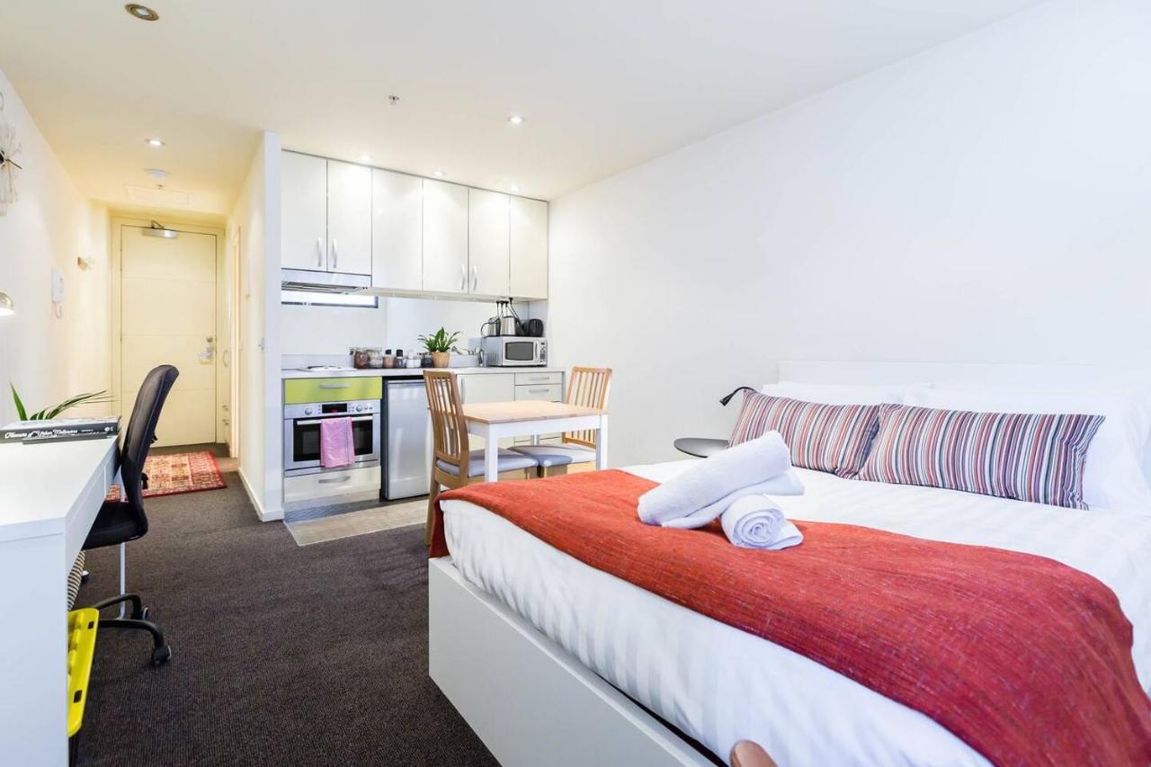 Apartment Simple On Swanston - A Student
