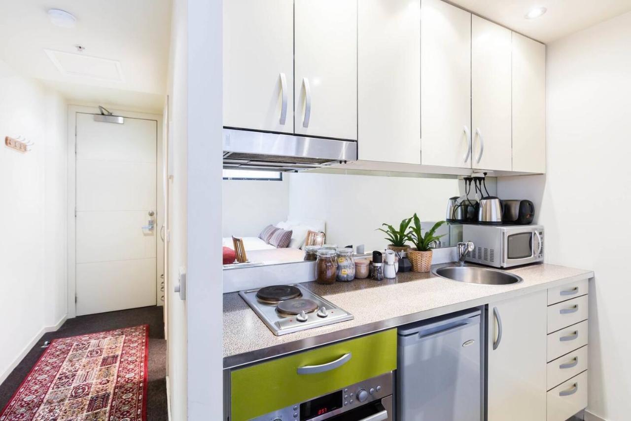 Apartment Simple On Swanston - A Student