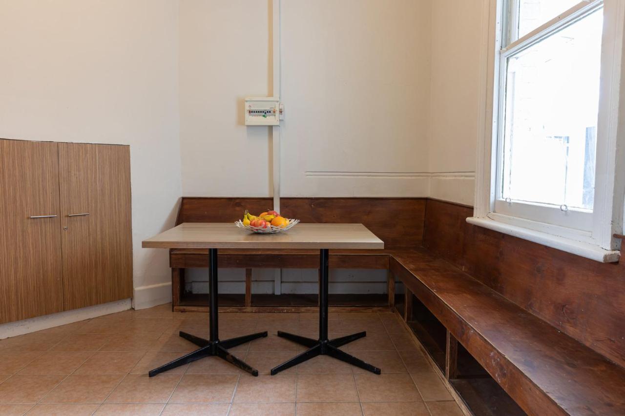 50 St Windsor Hostel