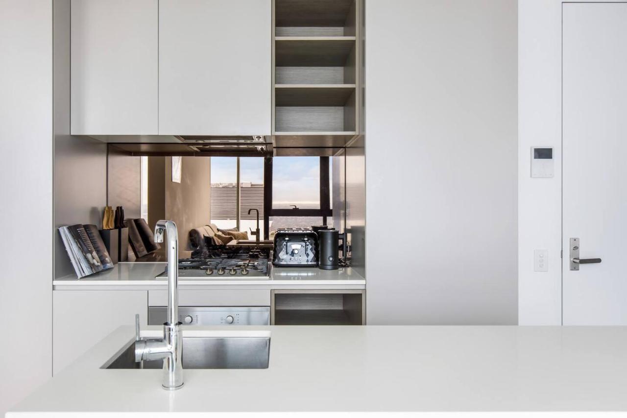 The View On Elizabeth - Chic Centre Living Apartment *