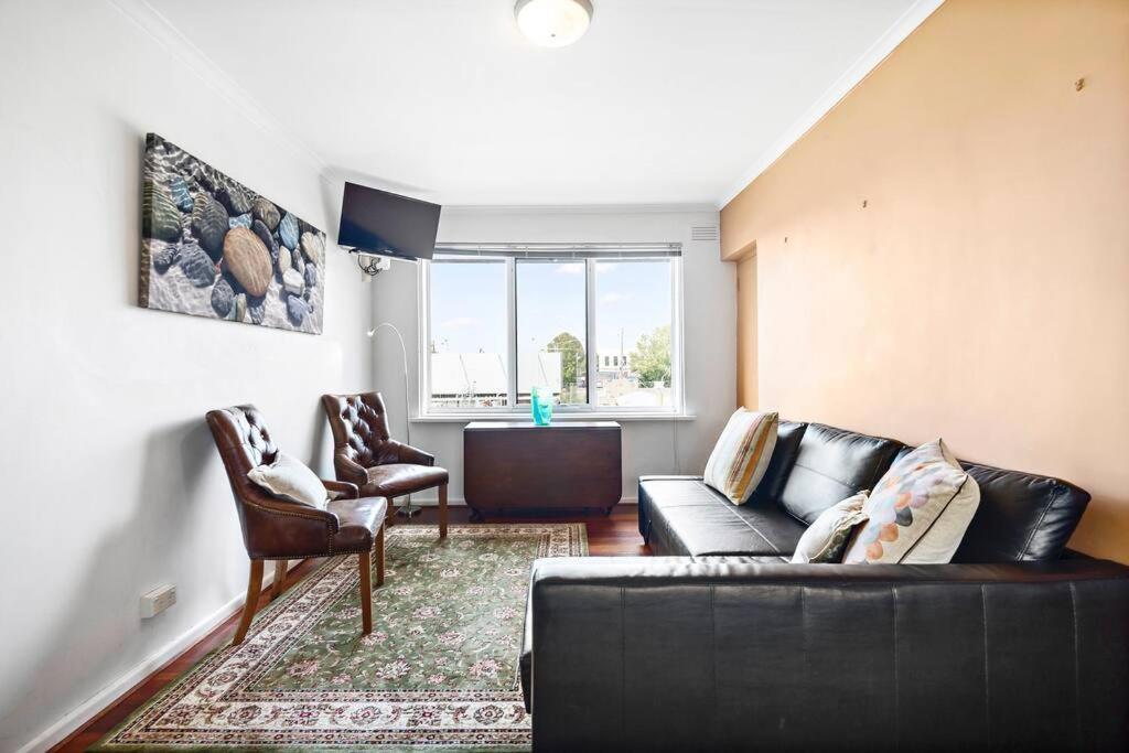 Fitzroy Meets Clifton Hill At Cosy Retreat