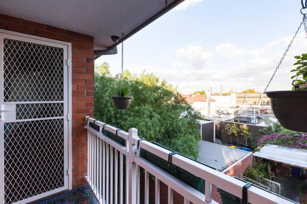 Fitzroy Meets Clifton Hill At Cosy Retreat Apartment Melbourne