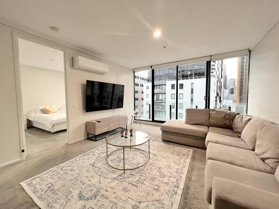 Exclusive 2 Bed Pad With Views Melbourne