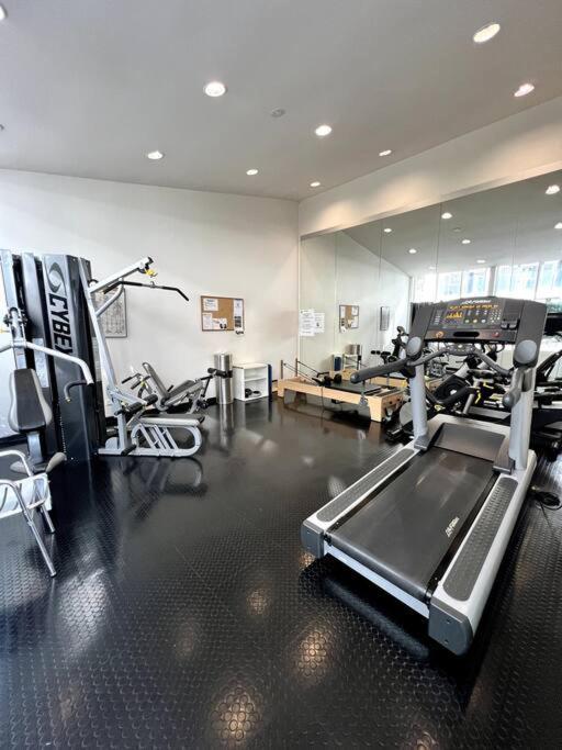 Exclusive 2 Bed Pad With Views Apartment *