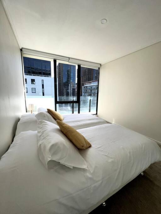 Exclusive 2 Bed Pad With Views Apartment *