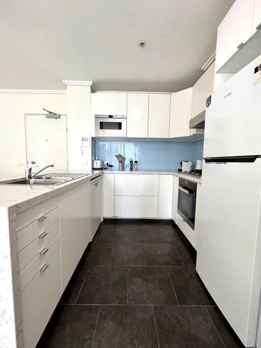 Apartment Exclusive 2 Bed Pad With Views *