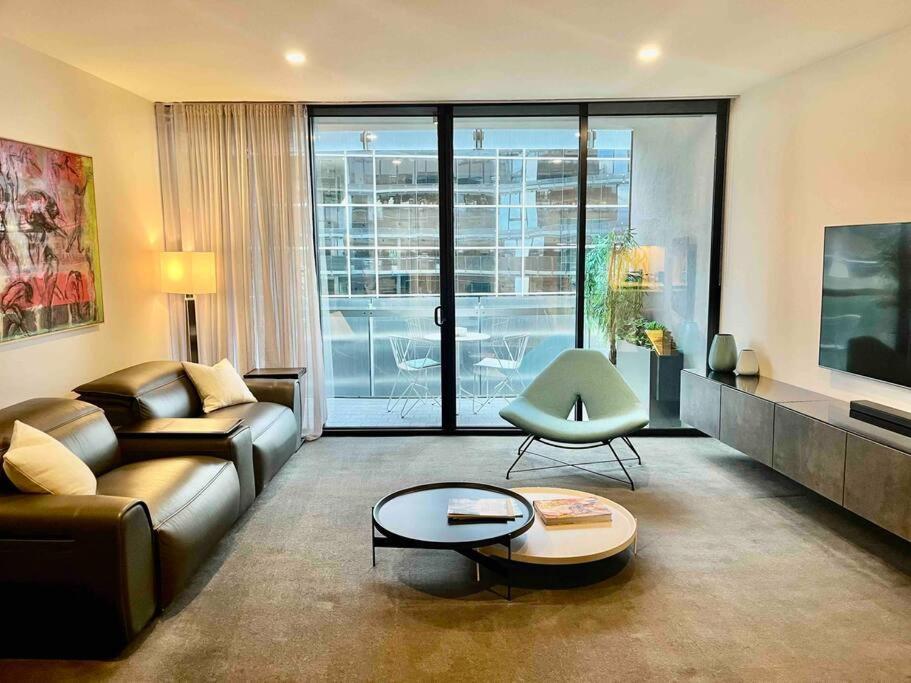 Yve 1401, Views To The Bay & Beyond. Apartment