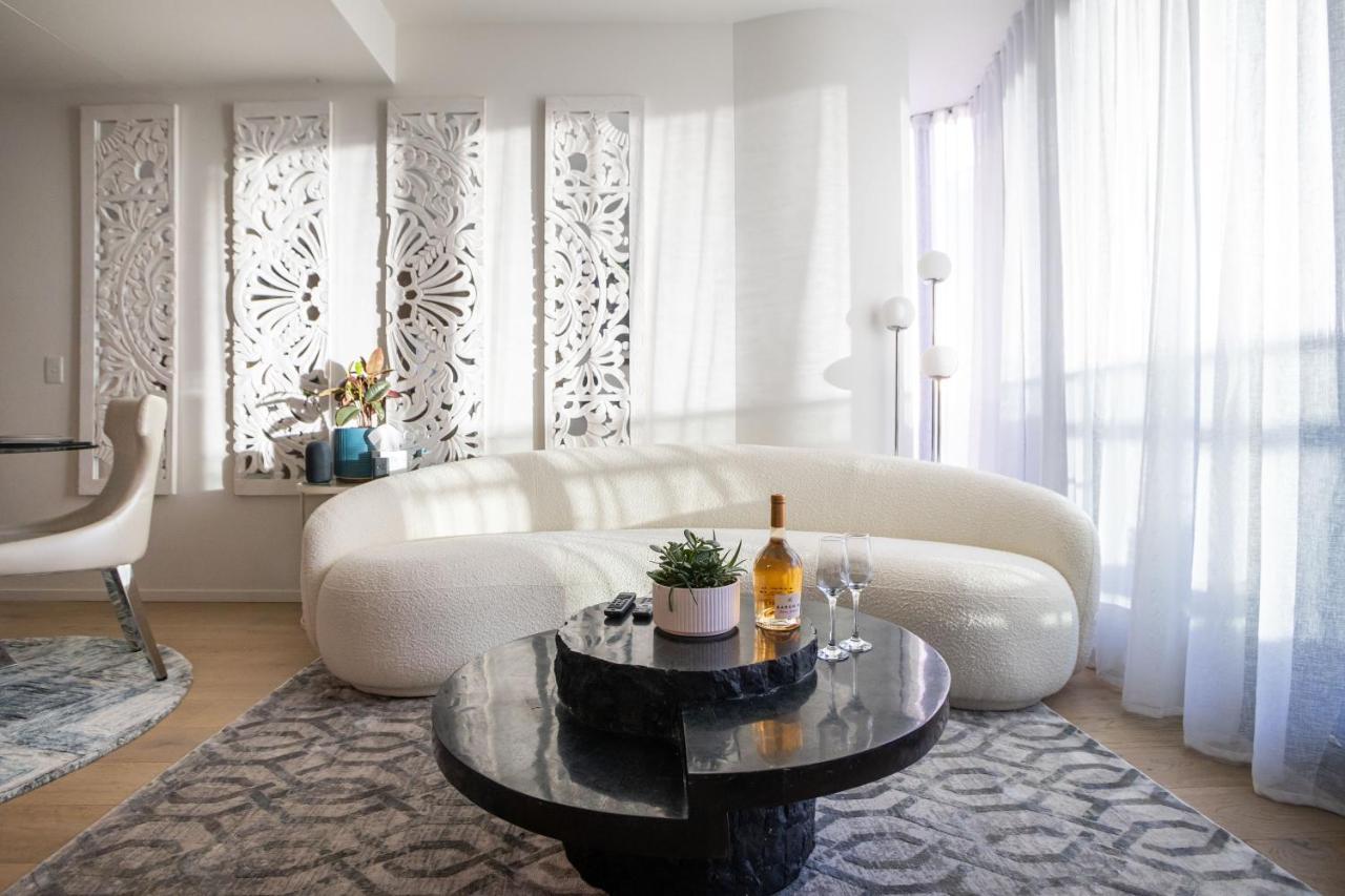 The Cosmopolitan Crown With Parking & Vip Amenities Apartment