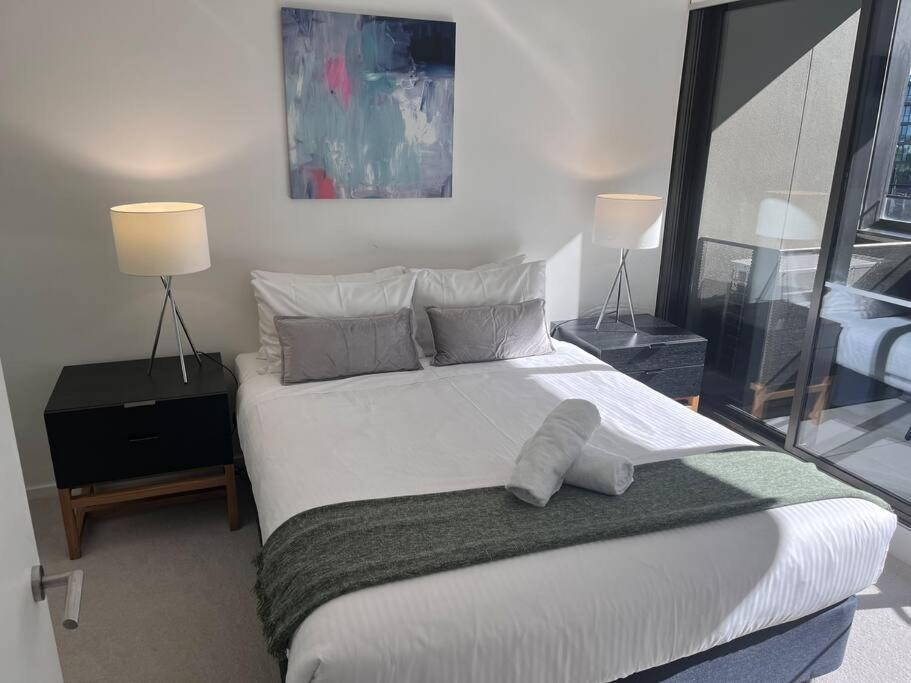 Wyndel One Bedroom Col8302 Apartment *