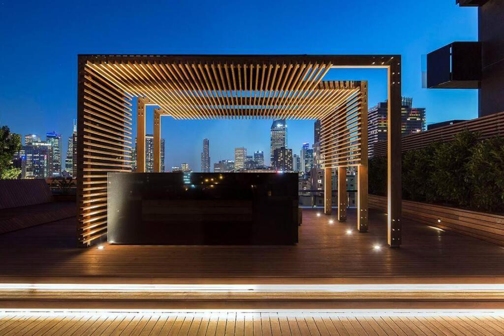 Vibrant !!! Stylish Open Big City View Balcony Family Friendly Apartment Melbourne