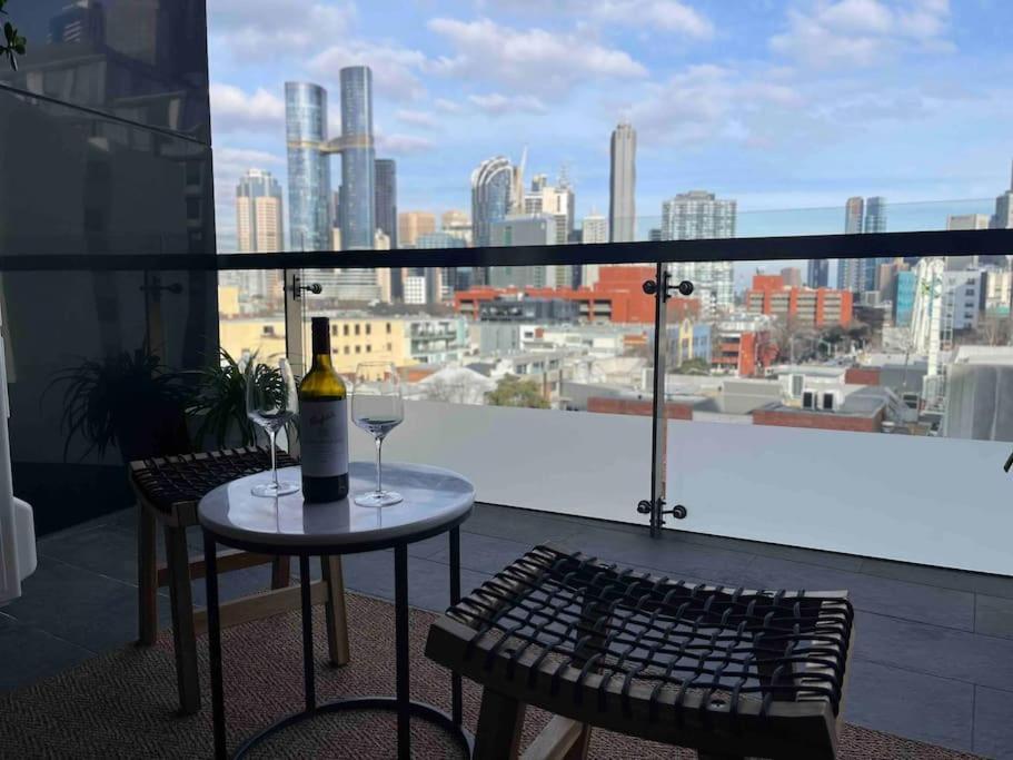 Vibrant !!! Stylish Open Big City View Balcony Family Friendly Melbourne