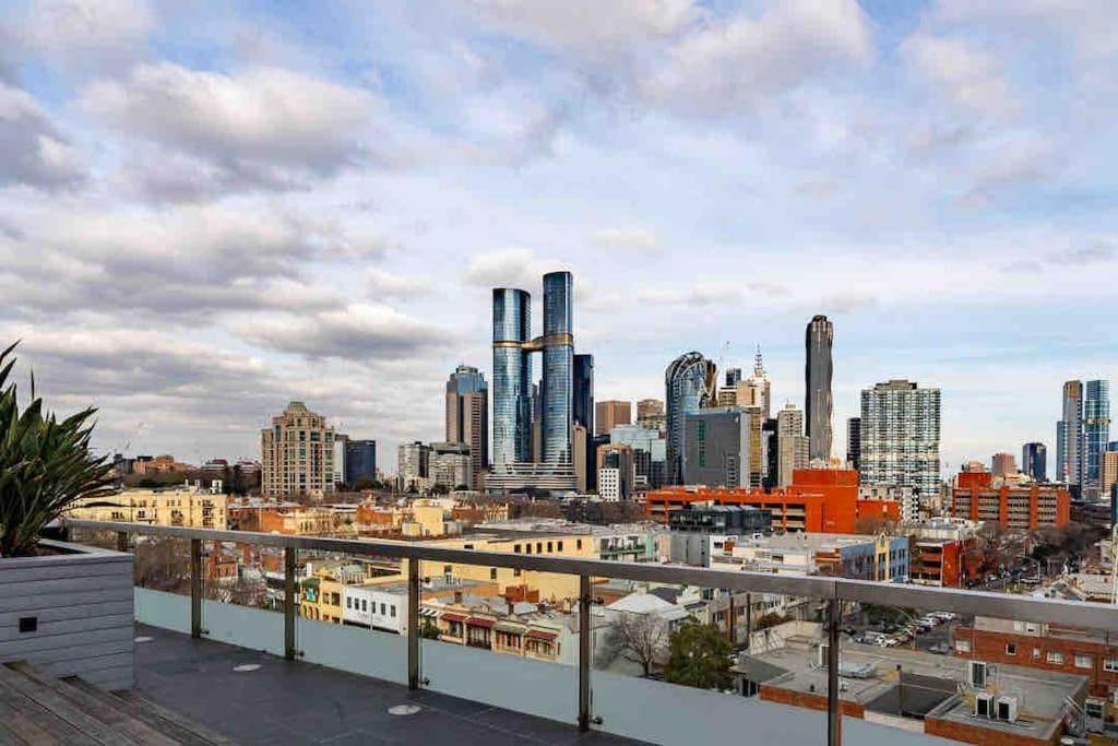 Vibrant !!! Stylish Open Big City View Balcony Family Friendly