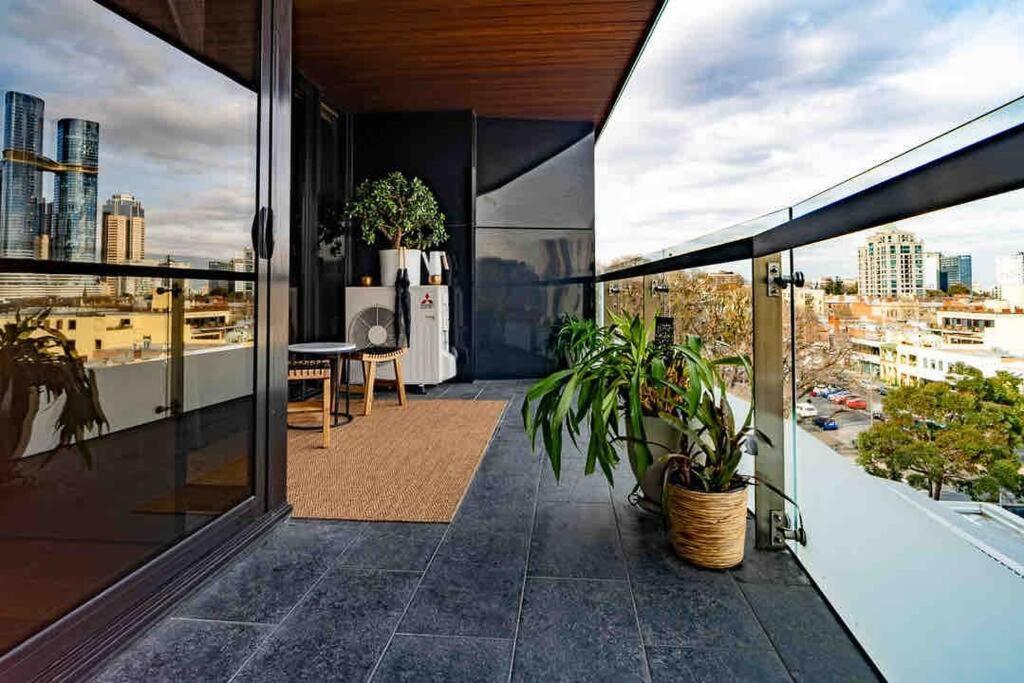 Vibrant !!! Stylish Open Big City View Balcony Family Friendly Apartment