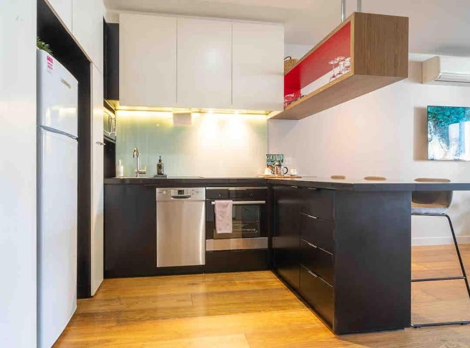 Vibrant !!! Stylish Open Big City View Balcony Family Friendly Apartment