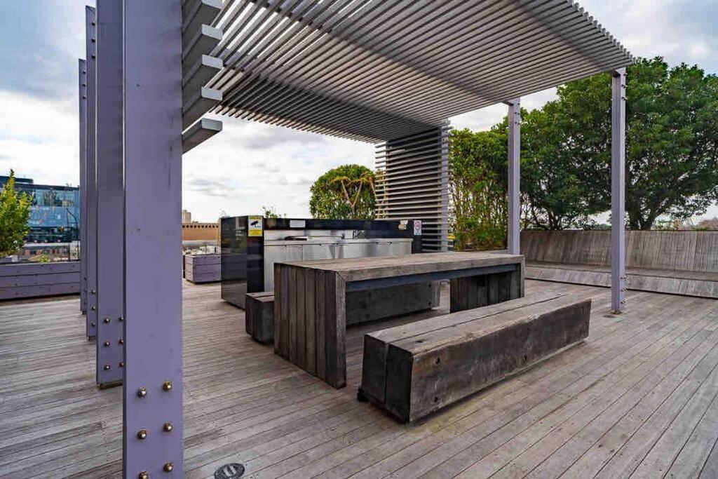 Vibrant !!! Stylish Open Big City View Balcony Family Friendly Melbourne