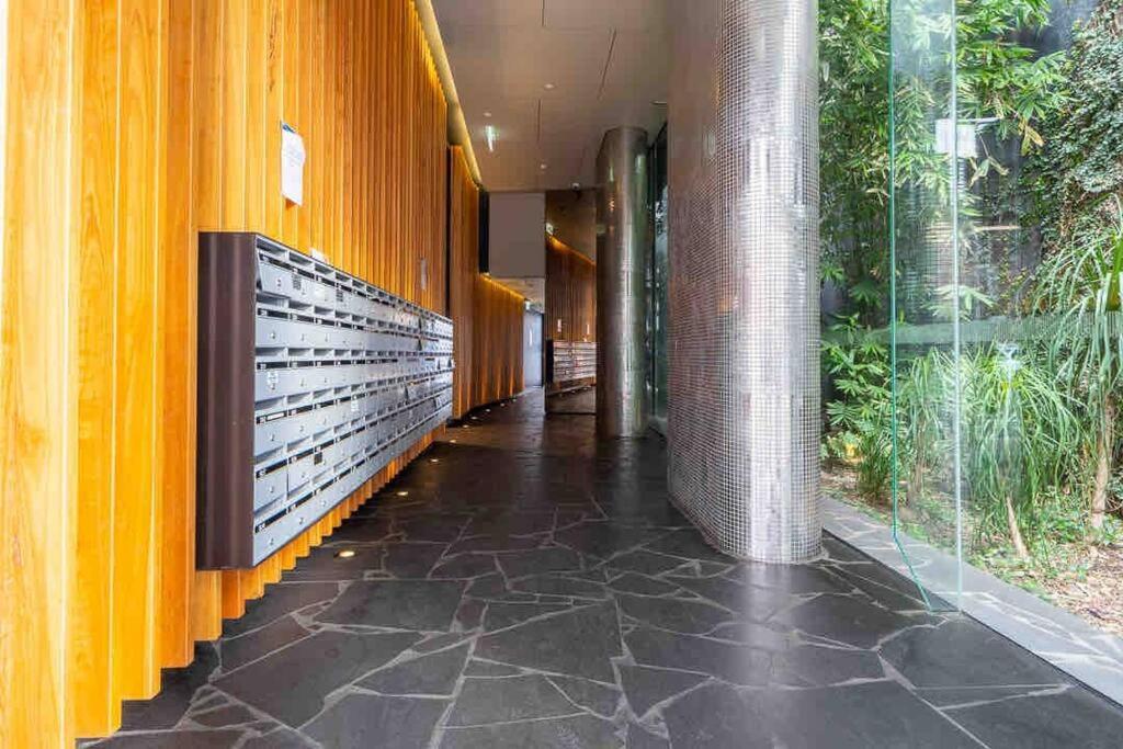Apartment Vibrant !!! Stylish Open Big City View Balcony Family Friendly