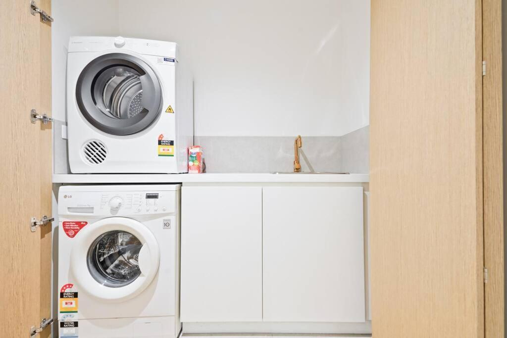 Contemporary 2br In Melb-collins House #ch30 Melbourne
