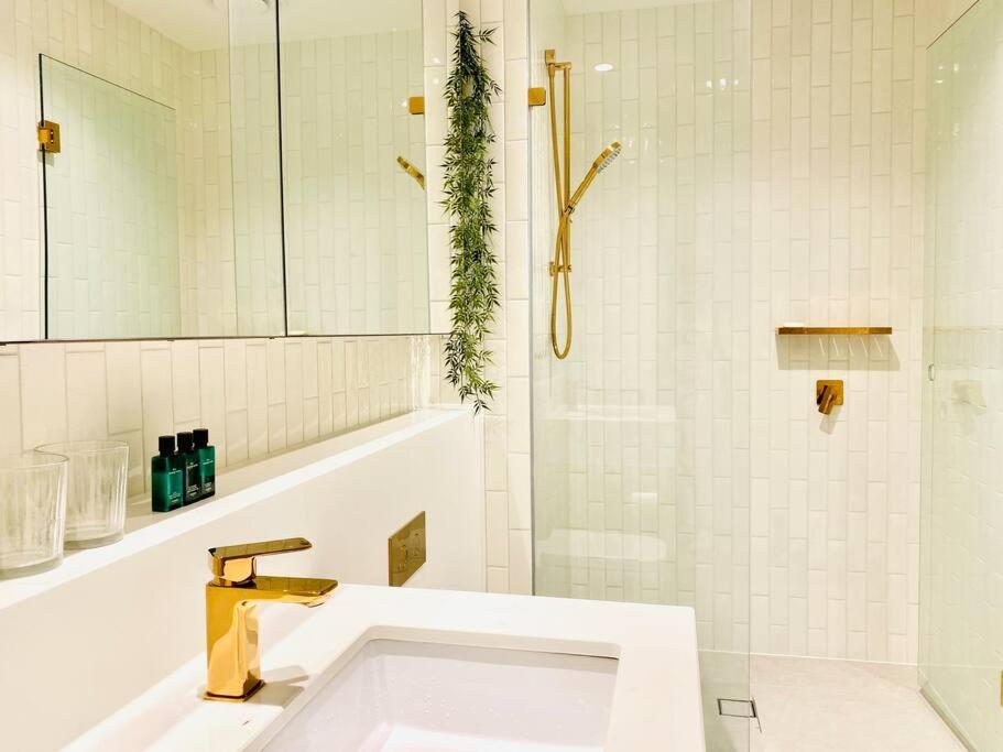 Apartment Contemporary 2br In Melb-collins House#ch43 *