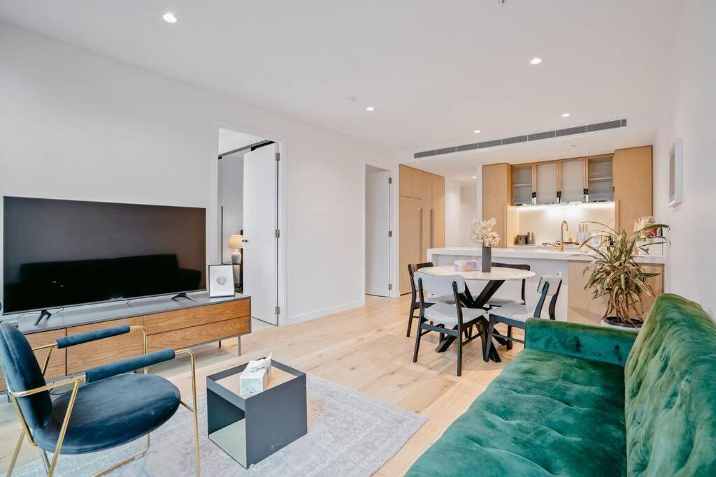 Contemporary 2br In Melb-collins House #ch30