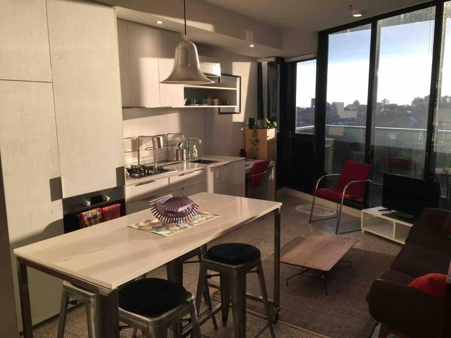 South Yarra 1br Apartment *