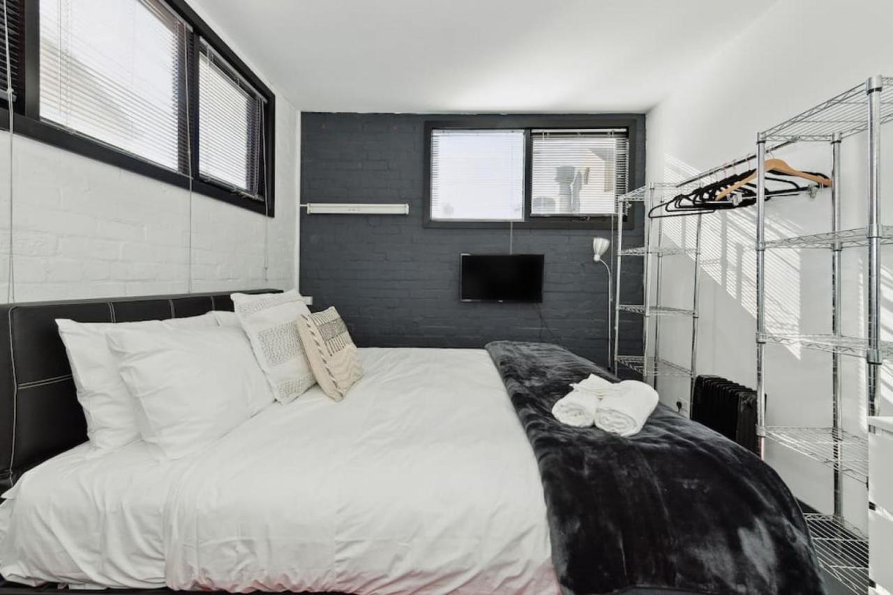 Apartment Conveniently Located 6 Bedroom Unit *