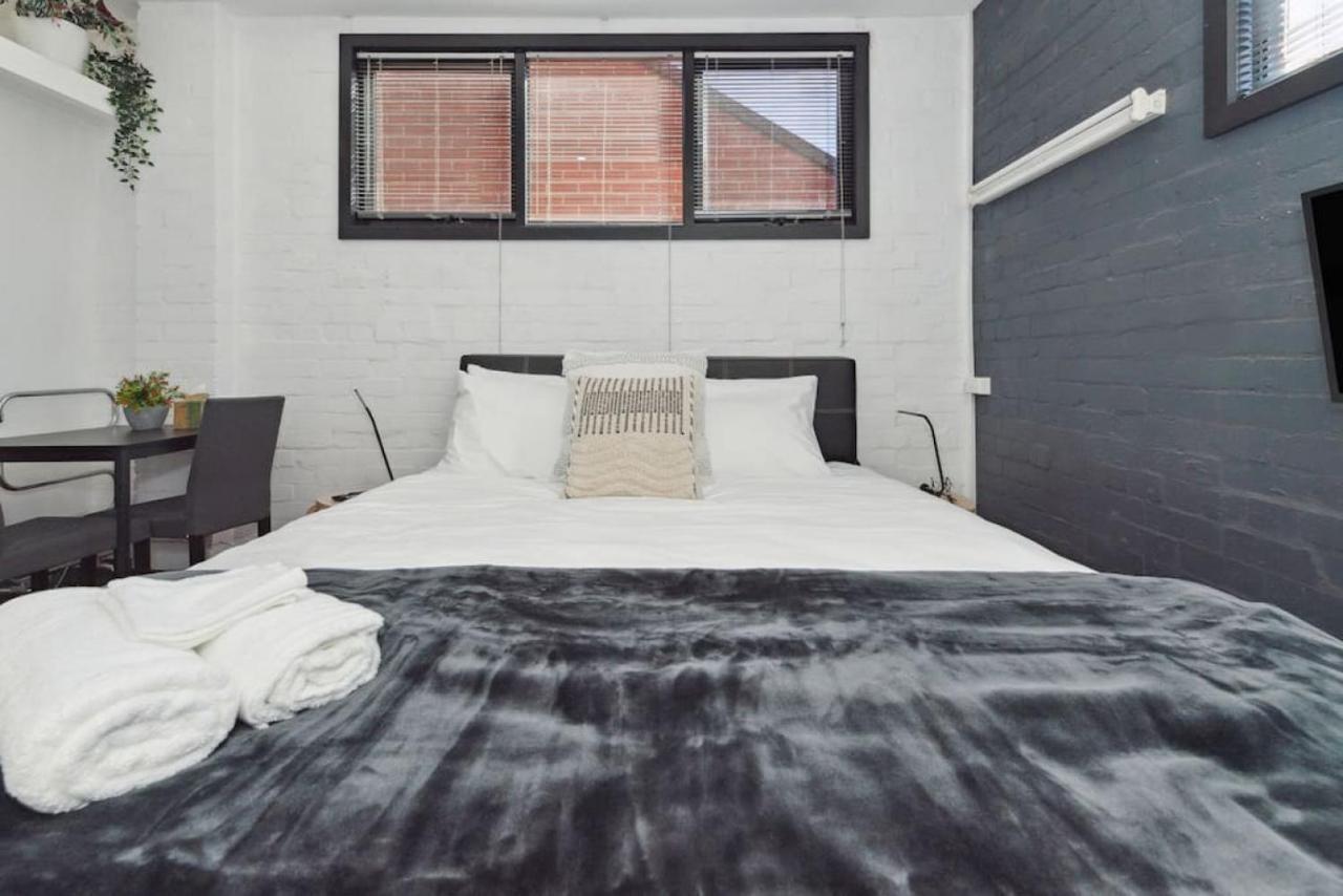 Conveniently Located 6 Bedroom Unit Apartment