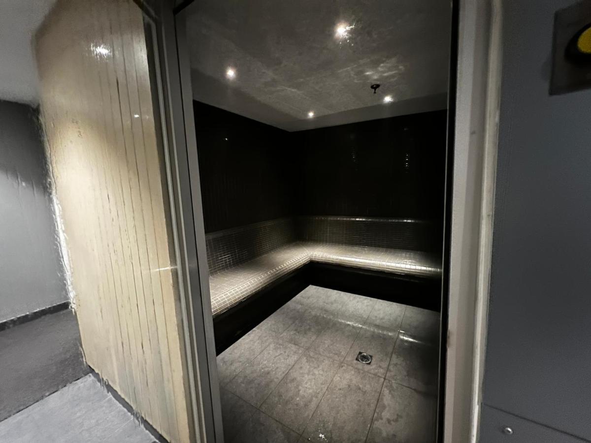 Apartment Location, Parking And 2 Bed Melbourne