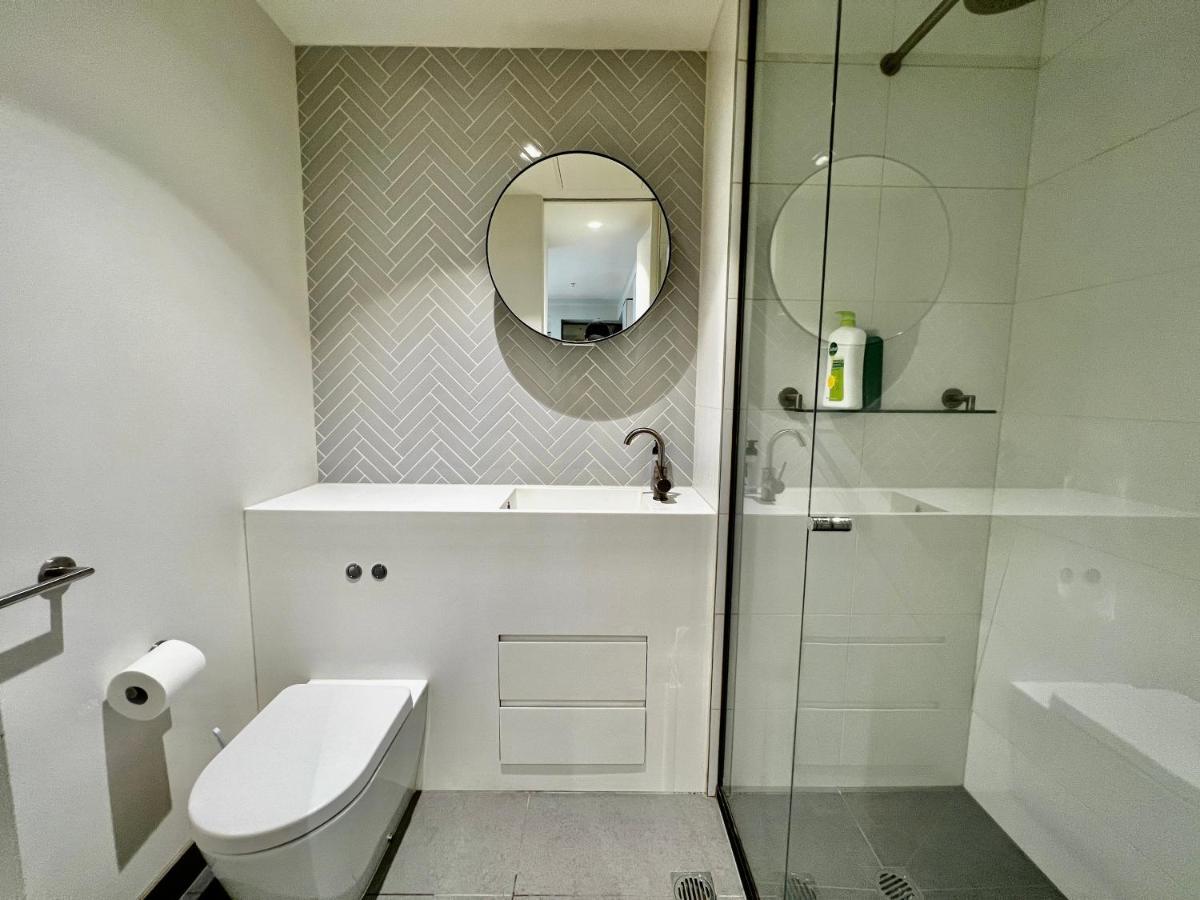 Location, Parking And 2 Bed * Melbourne