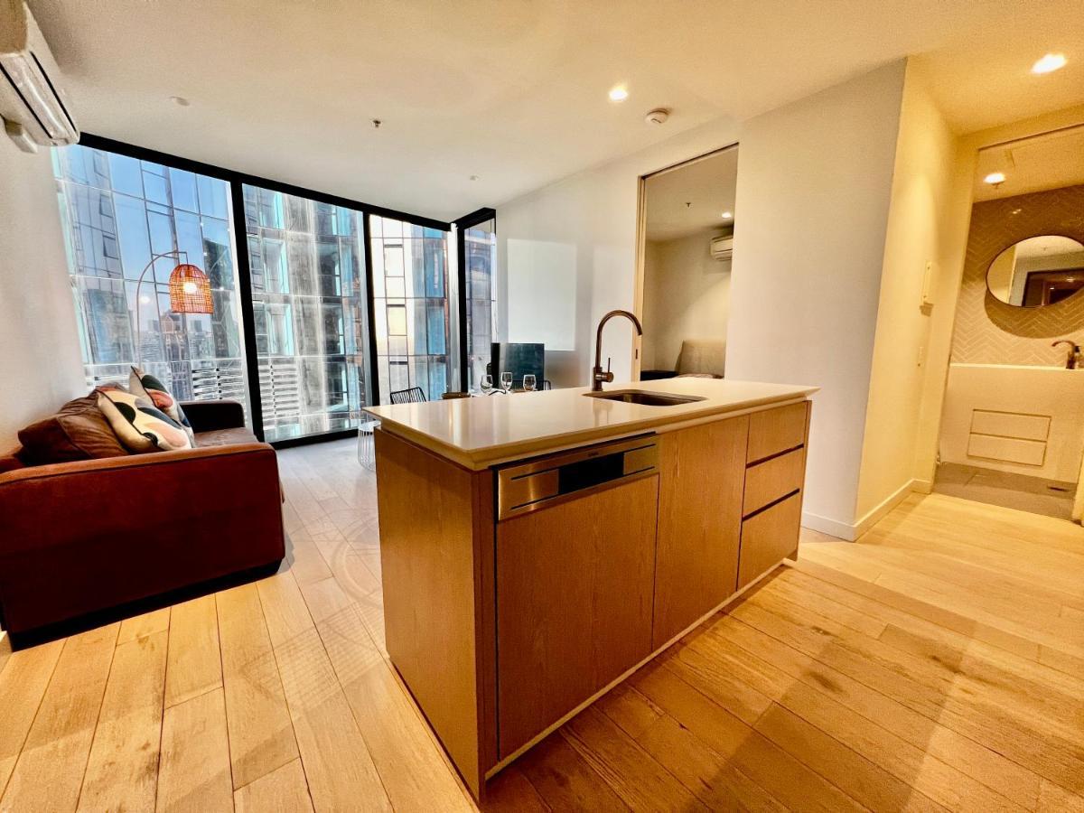 Location, Parking And 2 Bed Apartment Melbourne