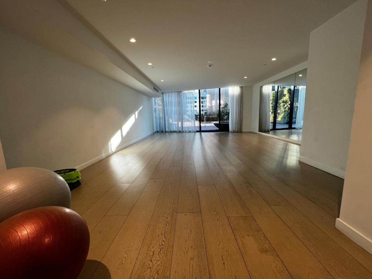 Location, Parking And 2 Bed * Melbourne