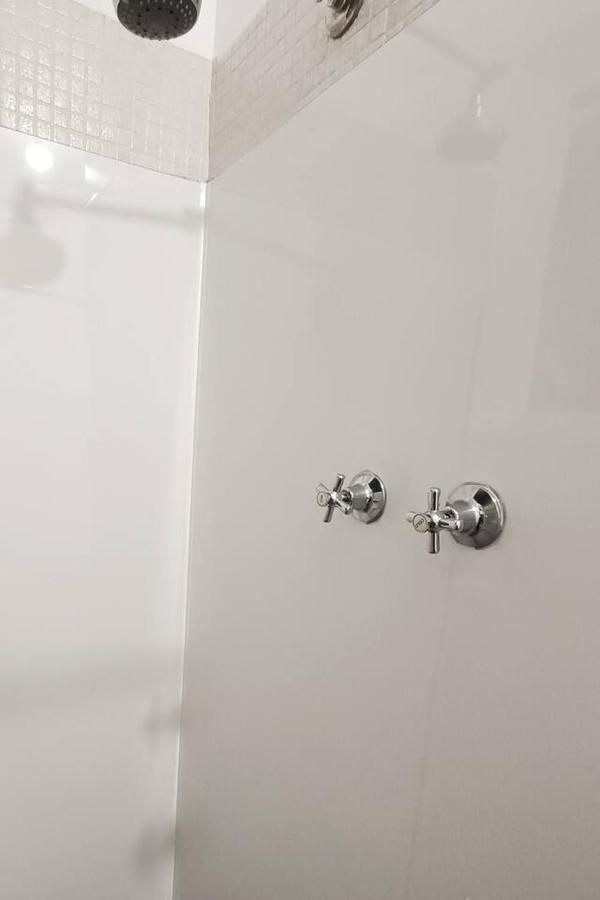 Promo! Entire 2 Bedroom Unit Near Train Station! Free Parking & Wifi! Villa Melbourne