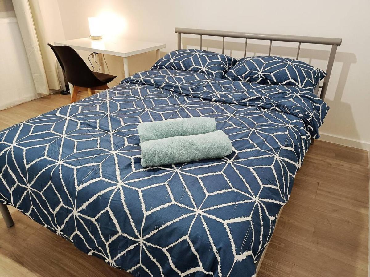 Villa Promo! Entire 2 Bedroom Unit Near Train Station! Free Parking & Wifi! *