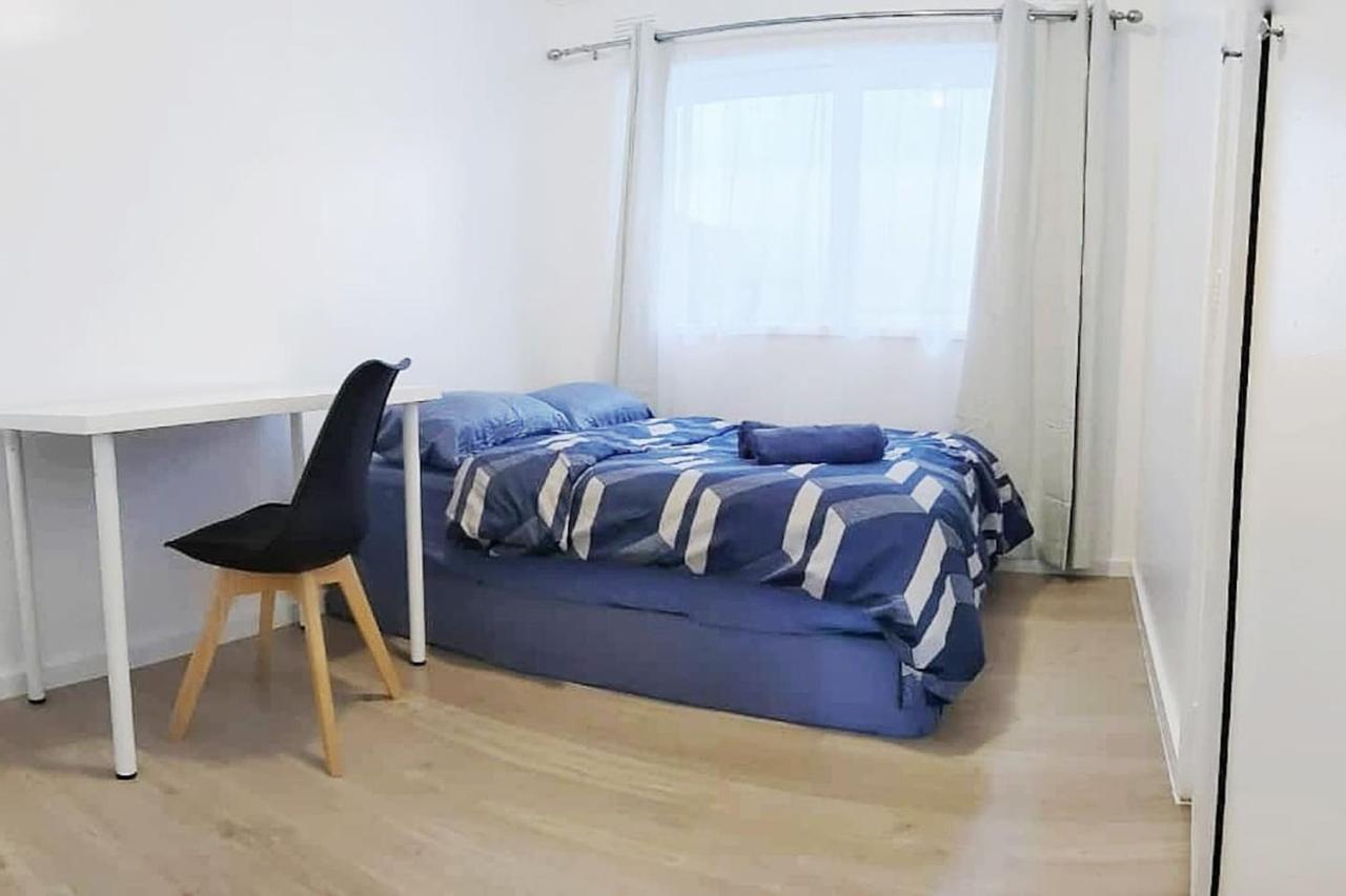 Promo! Entire 2 Bedroom Unit Near Train Station! Free Parking & Wifi! Villa Melbourne