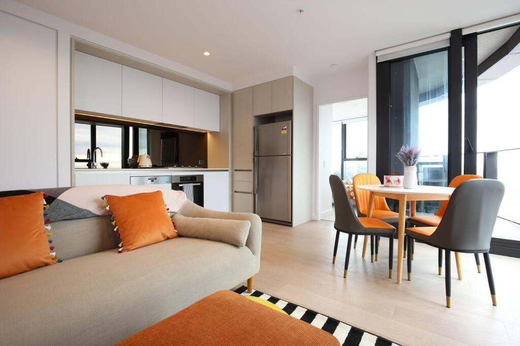 Great Location 2b1b Free Parking Apartment