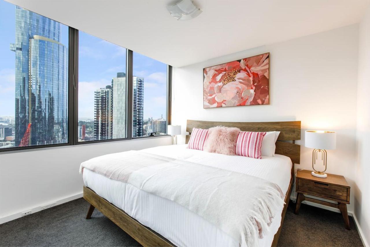 Elevated Elegance - Your Stylish Urban Sanctuary Apartment