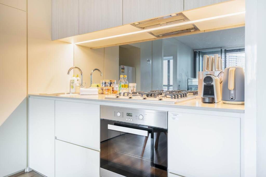 Waterfront 2br Docklands W Balcony&freeparking#8316 *