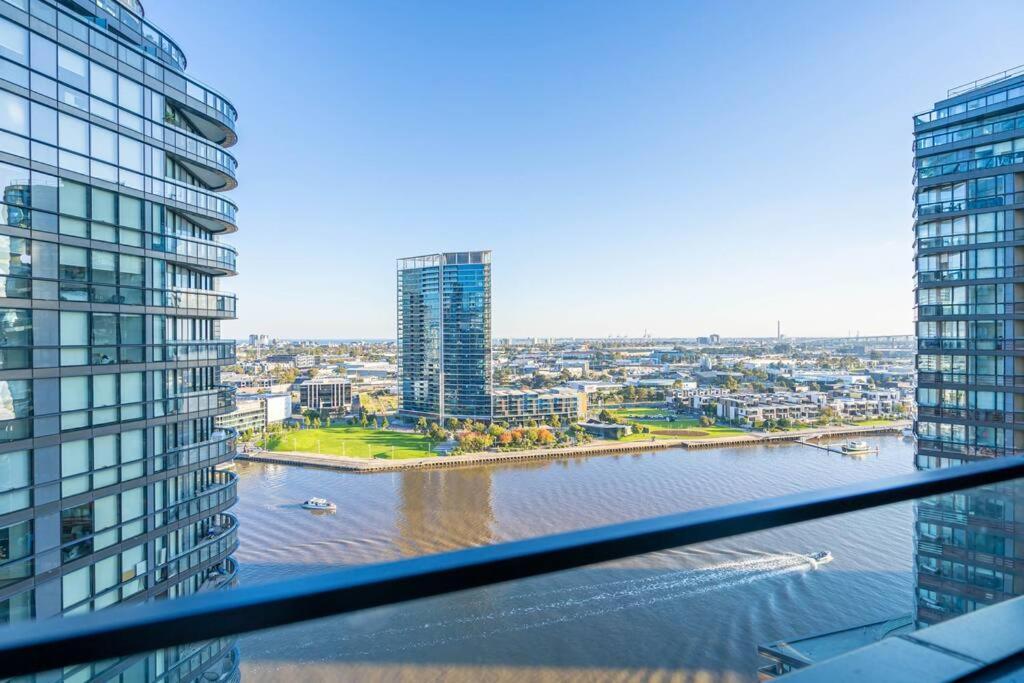 Waterfront 2br Docklands W Balcony&freeparking#8316 *
