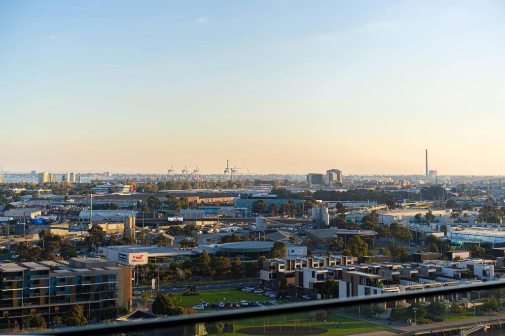 Waterfront 2br Docklands W Balcony&freeparking#8316 *