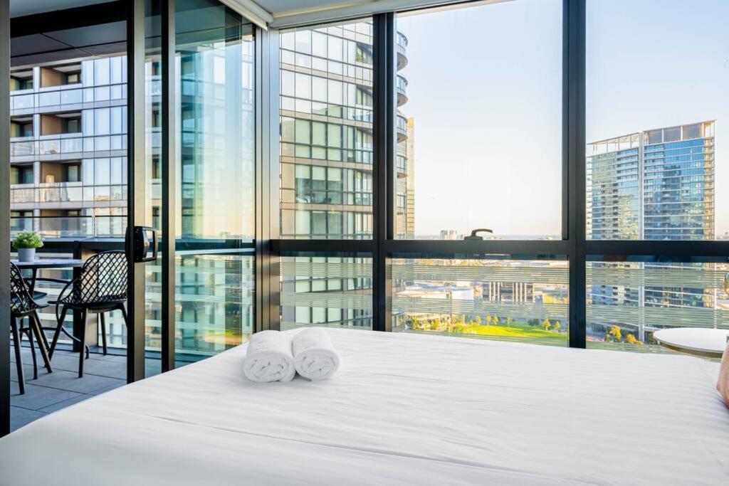 Waterfront 2br Docklands W Balcony&freeparking#8316 * Melbourne