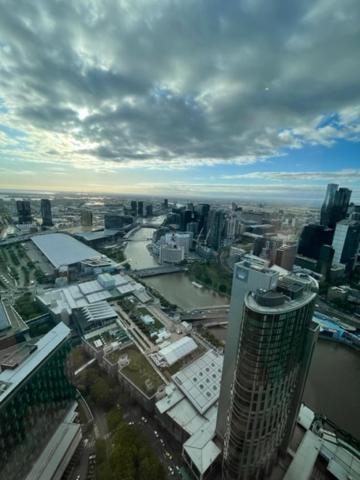 Grandsuite 3br Near Crown Luxviews Apartment