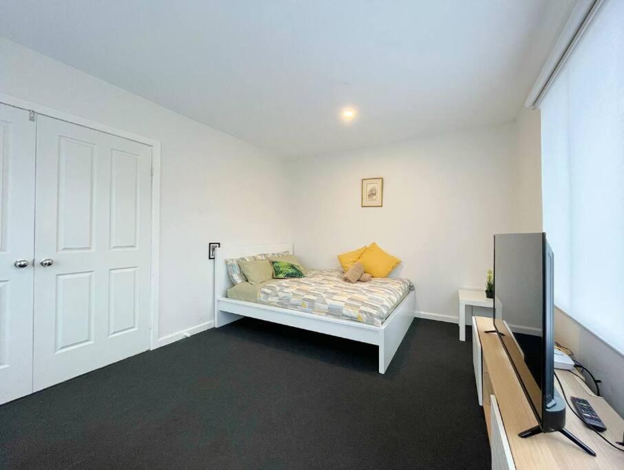 Glamorous 2bdr With Hot Tube In Southmel