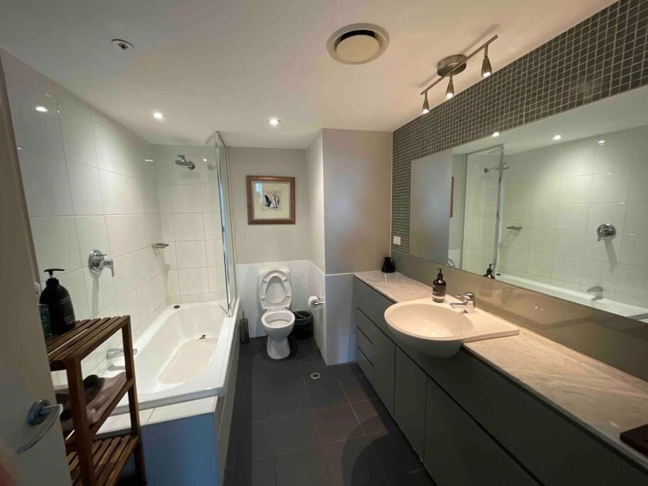 Heartcbd Lux Floor 2 Bedroom /pool/spa/gym *