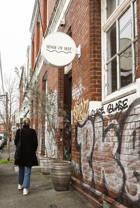 Peaceful City Escape - Revel & Hide Apartment Melbourne