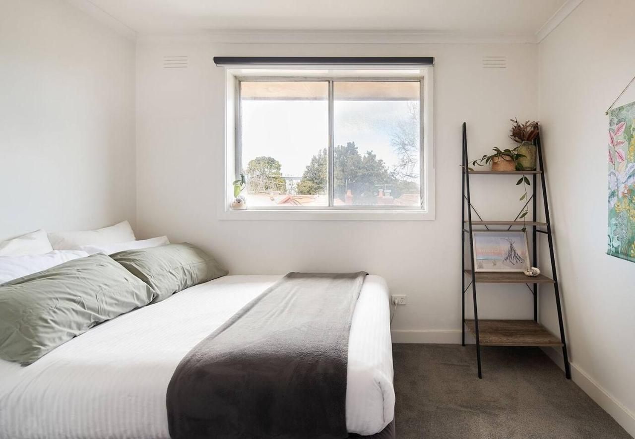 Apartment Treetop Overlook With Parking In Windsor Melbourne