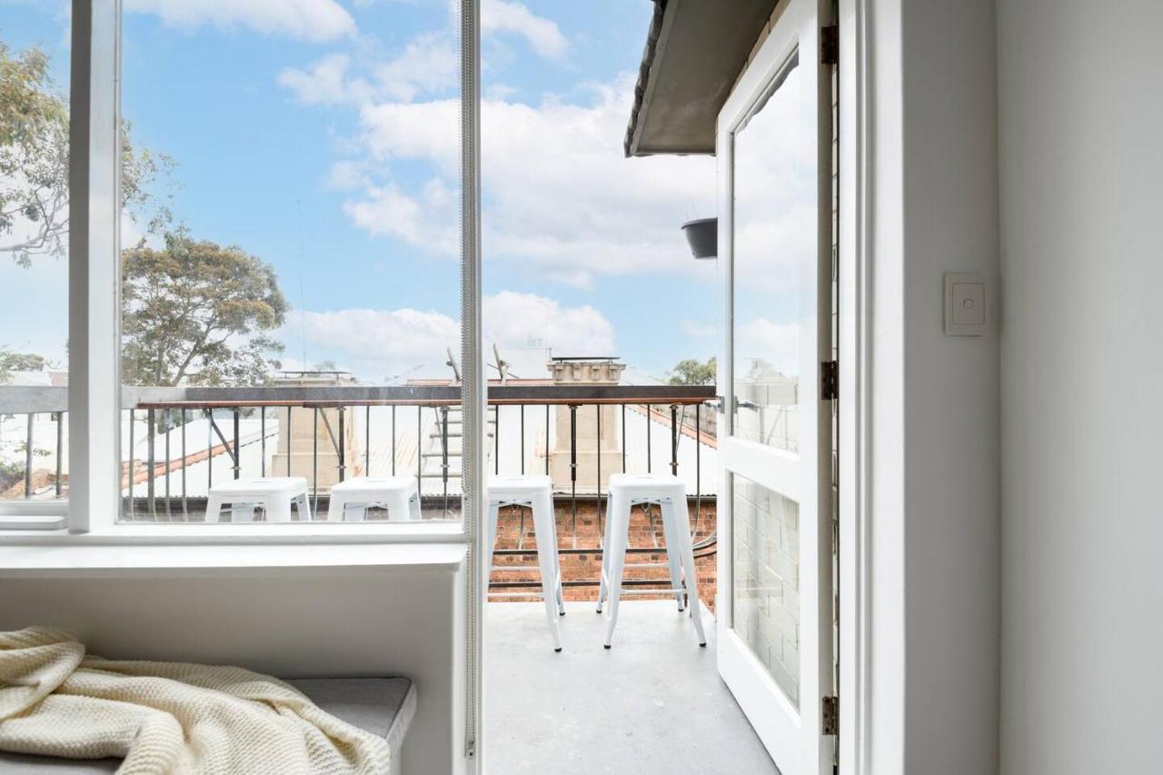 The Lookout - Sunny St Kilda Contemporary Apartment *