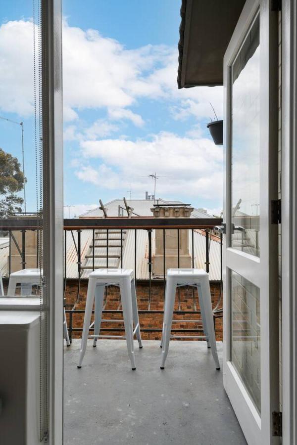 The Lookout - Sunny St Kilda Contemporary Apartment