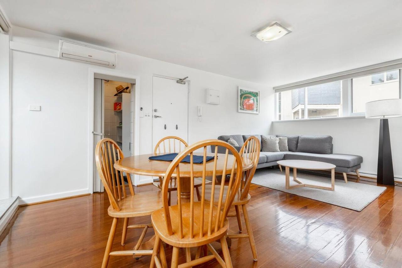 Bright And Modern Space With A Balcony And Parking Melbourne