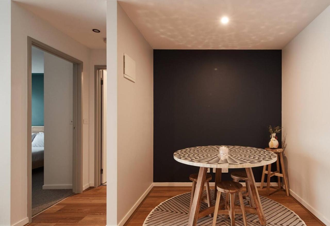 Cosmo Corner - Tranquil Vibes Over South Melbourne