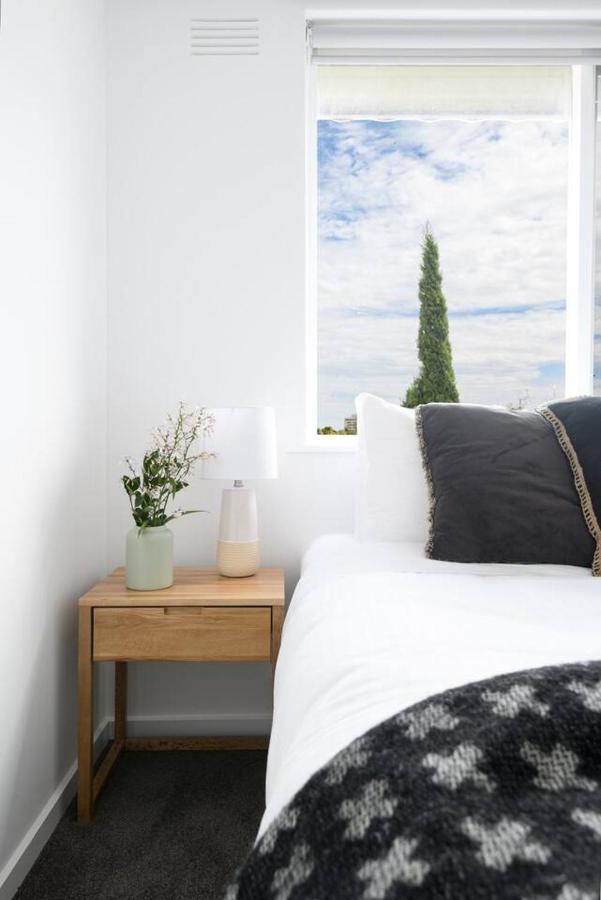 The Lookout - Sunny St Kilda Contemporary