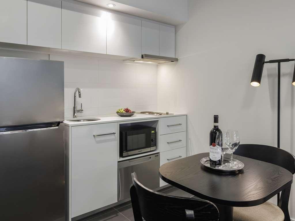 Mercure St Kilda Road 4*